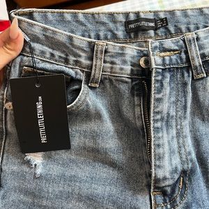 Med wash Straight leg jean size 4  -Pretty little thing